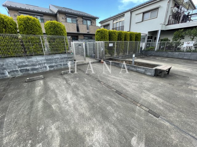 S.I.Uの駐車場