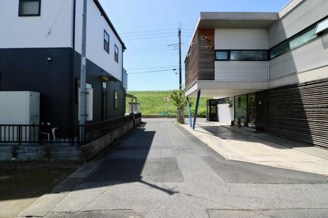 足利市若草町の売地の前面道路含む現地写真