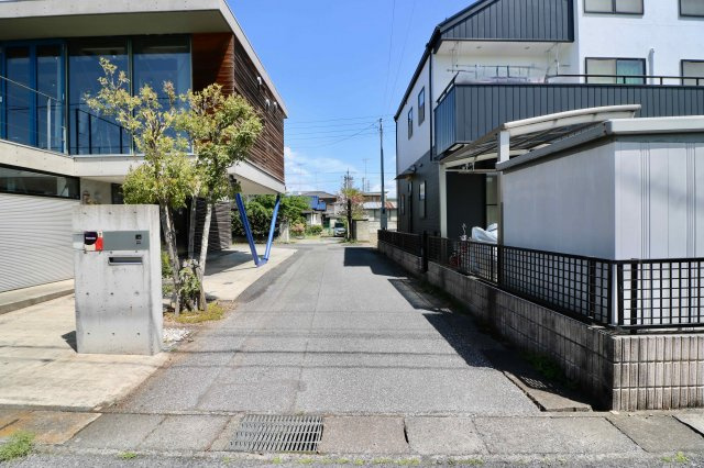 足利市若草町の売地の前面道路含む現地写真