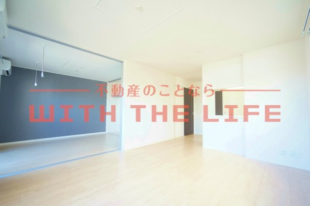 HEARTY'S　ENT豆津（ハーティーズエントマメズ）【キャッシュバック対象物件】の居間・リビング|こちらのリビングで趣味の時間をお楽しみください