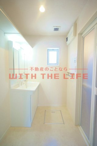 HEARTY'S　ENT豆津（ハーティーズエントマメズ）【キャッシュバック対象物件】の洗面所|明るい洗面所です