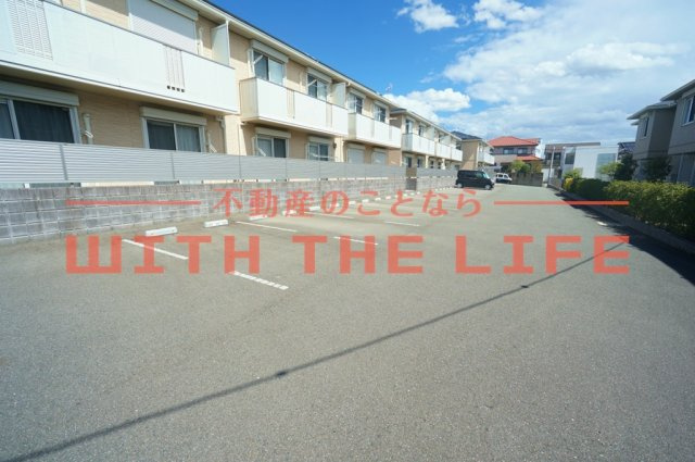 HEARTY'S　ENT豆津（ハーティーズエントマメズ）【キャッシュバック対象物件】の駐車場|駐車場に車を止められます