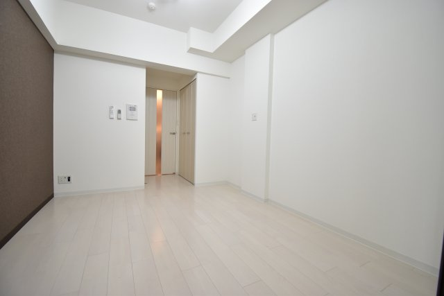 Luxe西長堀の洋室