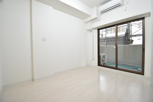 Luxe西長堀の洋室