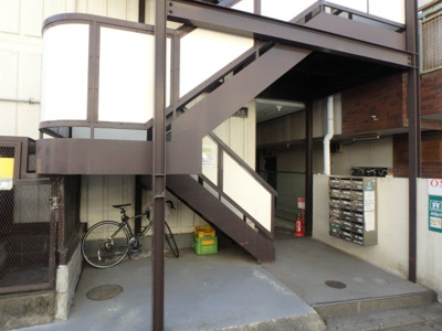 【エントランス】 | ＯＮハイツ甲東園 | 清潔なエントランスです