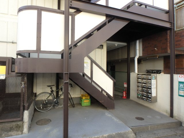 【エントランス】 | ＯＮハイツ甲東園 | 清潔なエントランスです