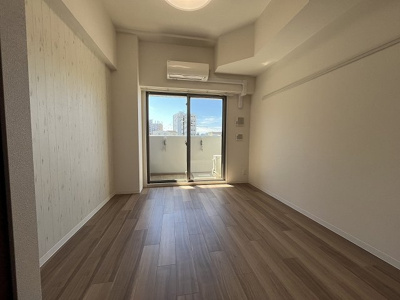 【居間・リビング】 | プレサンス淡路駅前 | 広々としたリビングです