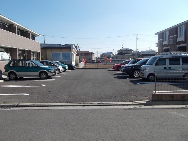 サニーグランツ・Bの駐車場