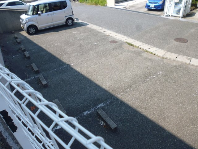 フローラルコートの駐車場