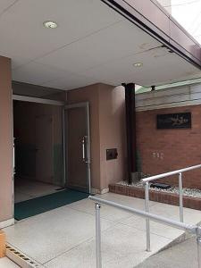 やんぱる大和　静岡市駿河区大和2丁目のエントランス|入口は幹線道路沿いではないので静かです。