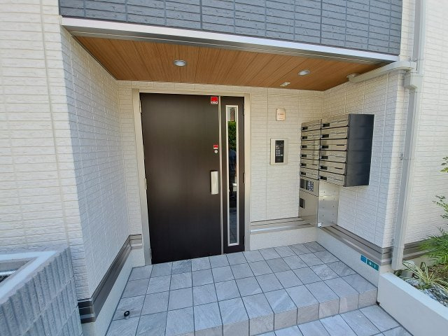 セレーノ南甲子園のエントランス