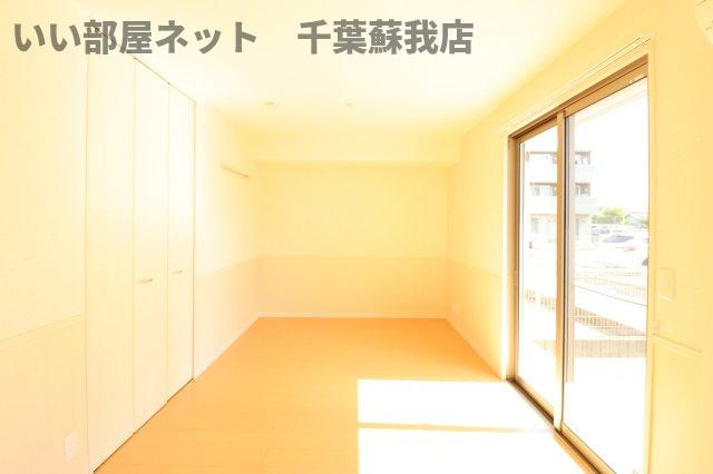 アクアコートの寝室|広くて明るい寝室