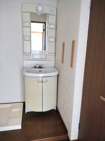 北園マンションの独立洗面台