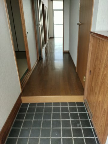 北園マンションの玄関