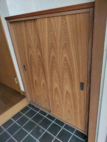 北園マンションの玄関