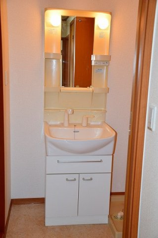 メゾン榎戸の洗面所|コンパクトで使いやすい洗面所