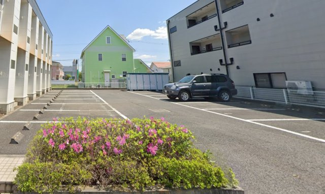 レオパレスシャトルファミリーの駐車場