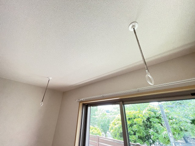 【設備】 | ヴァンベール百合丘 | 洋室6.3帖のお部屋にある室内物干しです！雨の日やお出掛け時の室内干しにとても便利☆花粉や梅雨の時期に重宝しますね♪