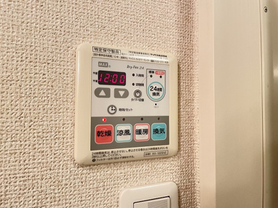 【設備】 | ヴァンベール百合丘 | バスルームの浴室暖房乾燥機で外に干せないお洗濯物もすっきり乾きます♪雨の日のお洗濯もバッチリ！