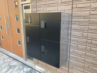 【その他共用部分】 | ヴァンベール百合丘 | 共用エントランスには宅配BOXがあるので荷物の受け取りもスムーズに♪再配達を依頼する手間が省けます☆
