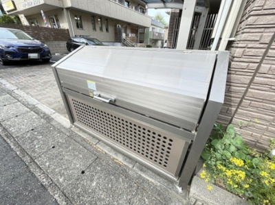 【その他共用部分】 | ヴァンベール百合丘 | 敷地内ごみ置き場でごみ出しもらくらく～♪忙しい社会人さんや主婦さんにもうってつけ！