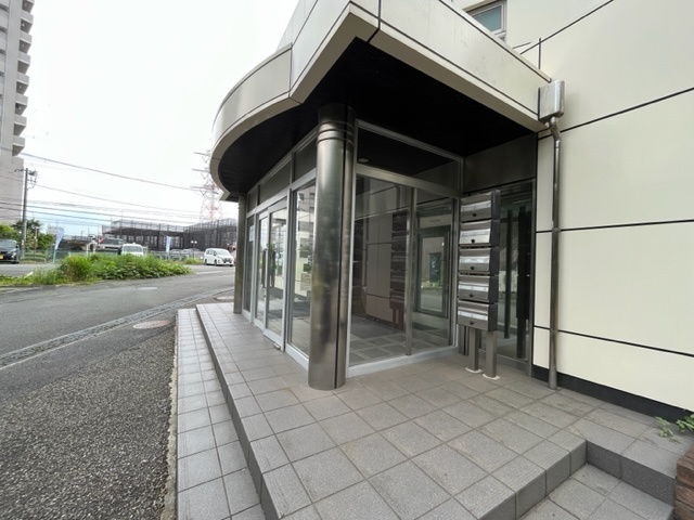 森滝ビルのエントランス