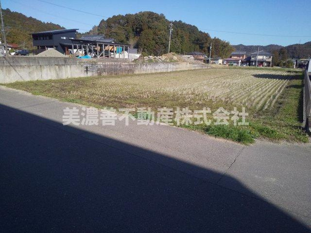 ６０５８５　山県市高木土地の外観