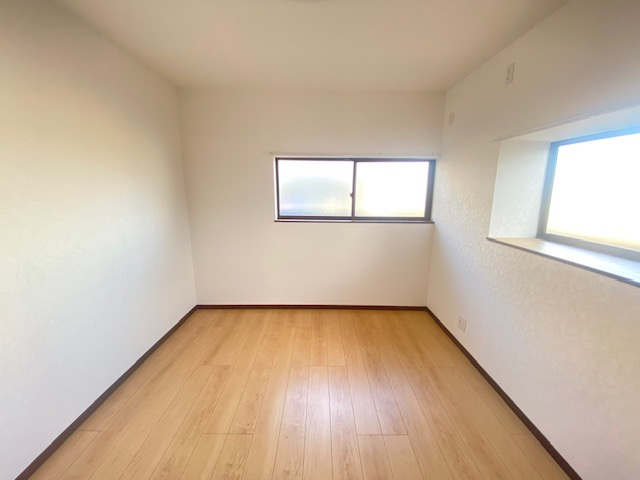 北諸県郡三股町大字蓼池の中古一戸建の洋室