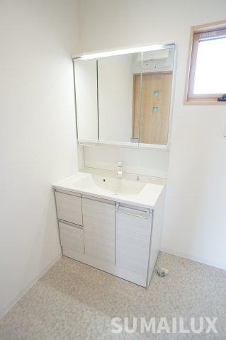 熊本市東区小山１丁目の一戸建ての独立洗面台