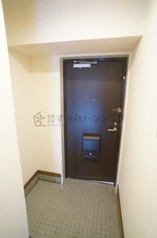 ハイネスコートの玄関|参考、同建物・反転間取りの号室