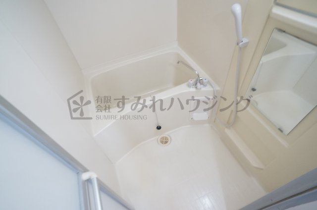 ハイネスコートの浴室|参考、同建物・反転間取りの号室