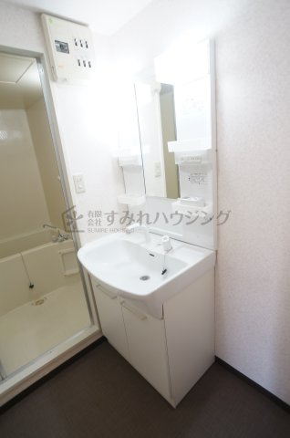 ハイネスコートの洗面所|参考、同建物・反転間取りの号室