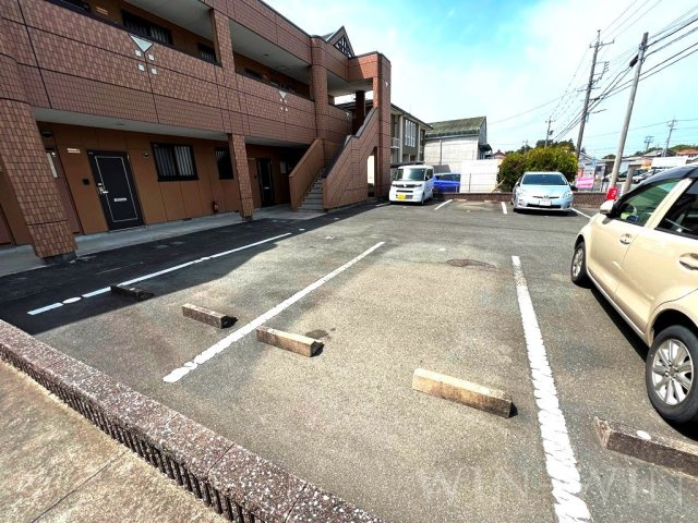 ルミエールの駐車場