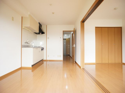 【居間・リビング】 | Ｙ.Ｍジェイド | 8.1帖のダイニングキッチンです♪