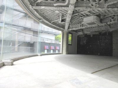 【内装】 | ガラス張りの軽飲食店向け