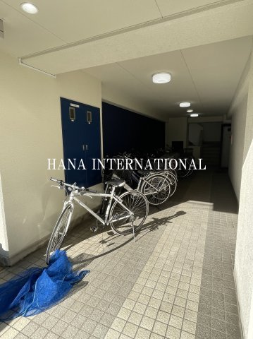 第７アラタビルのエントランス