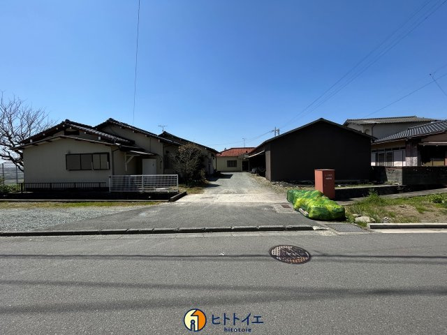 八女市大島の中古一戸建の前面道路含む現地写真
