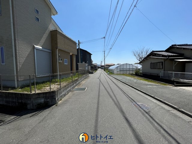 八女市大島の中古一戸建の前面道路含む現地写真