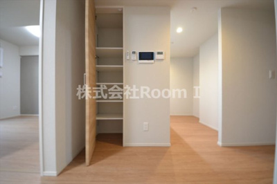 【内装】 | ＩＢＣ　Ｒｅｓｉｄｅｎｃｅ　Ｅａｓｔ | 明るい色調の室内です