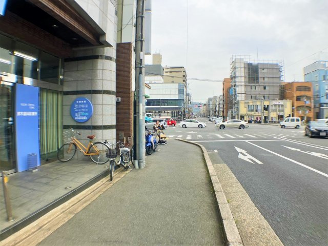 三方角住戸◆駅徒歩９分＆２沿線利用可能◆８階部分につき眺望良好◆メロディーハイム二条城のその他|前道