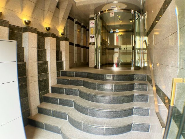 三方角住戸◆駅徒歩９分＆２沿線利用可能◆８階部分につき眺望良好◆メロディーハイム二条城のエントランス|エントランスホール