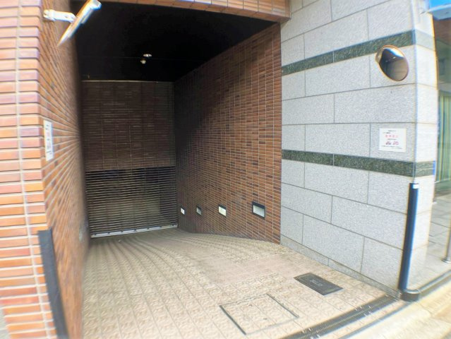 三方角住戸◆駅徒歩９分＆２沿線利用可能◆８階部分につき眺望良好◆メロディーハイム二条城の駐車場|マンション駐車場