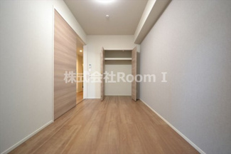 【洋室】 | ＩＢＣ　Ｒｅｓｉｄｅｎｃｅ　Ｗｅｓｔ | 落ち着いた色調の洋室です