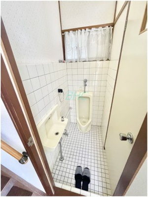 【トイレ】 | 高砂町 | プライベート空間として機能や内装にこだわった、優しい雰囲気のトイレはリラックス空間へ。