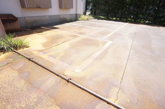 【駐車場】 | グリーンヒルズ新津 | 消雪パイプ付