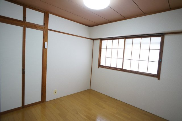 【洋室】 | グリーンヒルズ新津 | 西側4.5帖居室