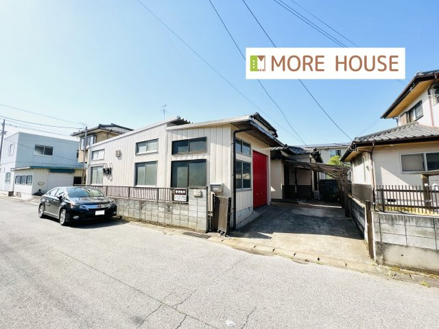 館林市近藤町　中古住宅の前面道路含む現地写真