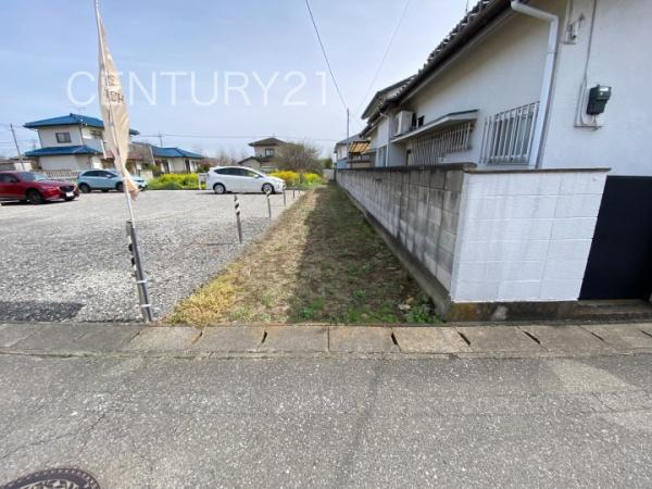 伊勢崎市波志江町土地の前面道路含む現地写真