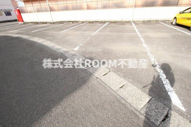 リバーサイド自由ヶ丘の駐車場