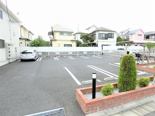 ウィステリアタウンⅣの駐車場